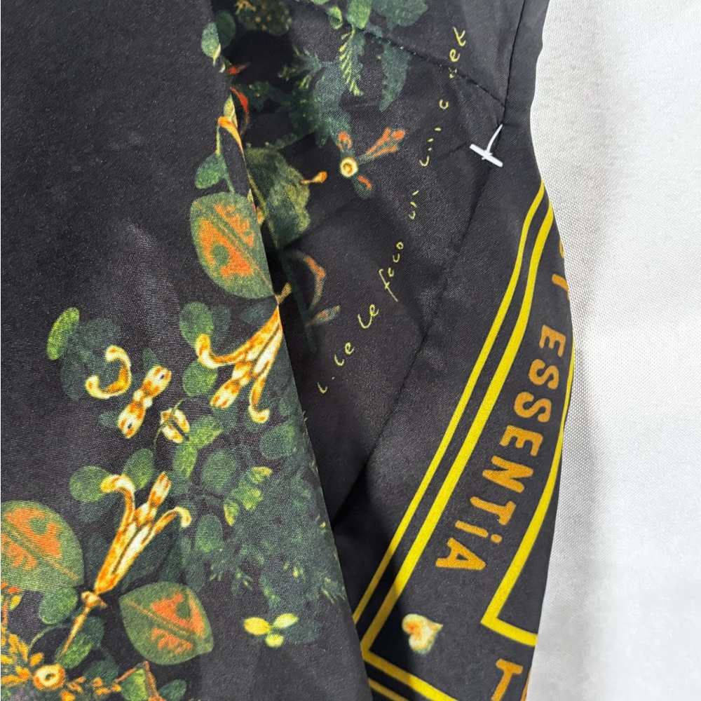 Elegant Black‎ and Gold Crop Top with Artistic Design - Picture 3 of 7